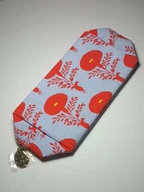 2/$20 Estee Lauder Red Floral On Blue Canvas Zip Cosmetics Bag
